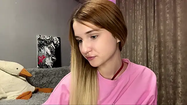 Snapshot of VikkiWittel chatting on December 2025 05:41:02 PM VikkiWittel online show from December 2025 05:41:02 PM