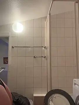 Snapshot of YoungJoyce chatting on December 2025 06:27:02 PM YoungJoyce online show from December 2025 06:27:02 PM