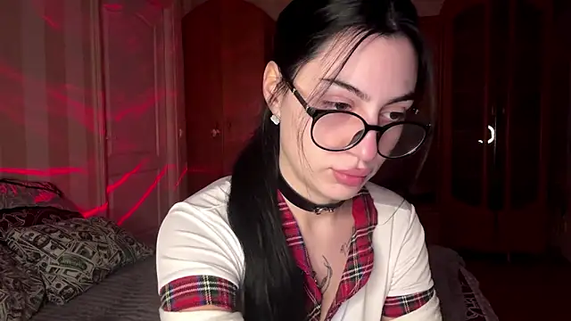 Snapshot of Radiant_Luna chatting on December 2025 10:37:01 PM Radiant Luna online show from December 2025 10:37:01 PM