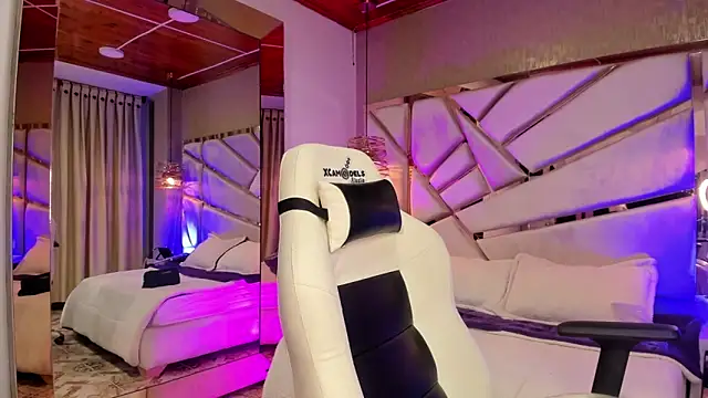 Snapshot of Ivonne_444 chatting on December 2025 01:05:02 PM Ivonne 444 online show from December 2025 01:05:02 PM