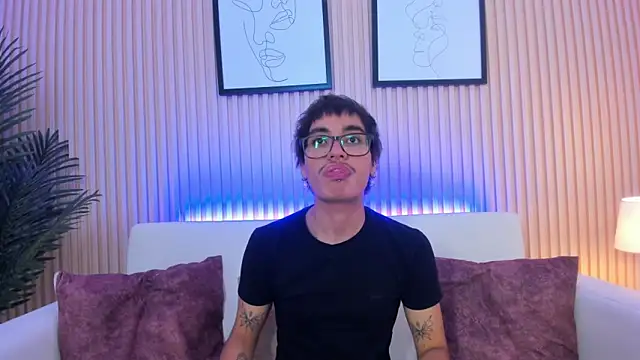 Snapshot of Antonio_rowan chatting on December 2025 06:47:02 PM Antonio rowan online show from December 2025 06:47:02 PM