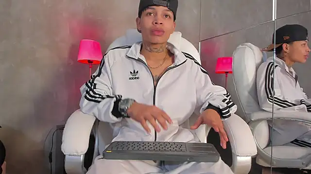 Snapshot of Renzo_Dogan chatting on December 2025 02:39:01 AM Renzo Dogan online show from December 2025 02:39:01 AM