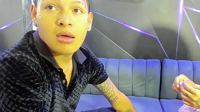 Snapshot of Plays_cloe_sex chatting on January 2026 04:12:01 PM Plays cloe sex online show from January 2026 04:12:01 PM