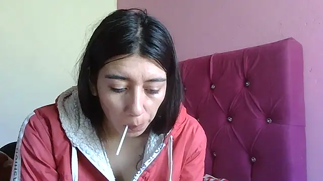 Snapshot of TaylorLove- chatting on December 2025 02:33:01 PM TaylorLove- online show from December 2025 02:33:01 PM