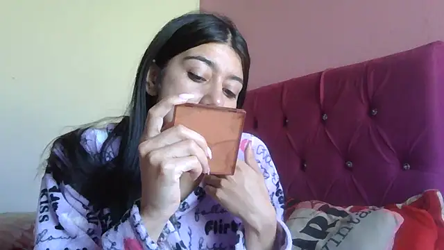 Snapshot of TaylorLove- chatting on December 2025 12:53:02 PM TaylorLove- online show from December 2025 12:53:02 PM