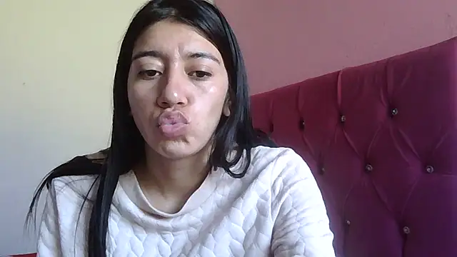 Snapshot of TaylorLove- chatting on December 2025 01:05:01 PM TaylorLove- online show from December 2025 01:05:01 PM