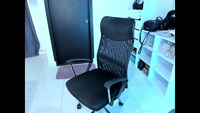 Snapshot of cristina697 chatting on December 2025 04:27:01 PM cristina697 online show from December 2025 04:27:01 PM