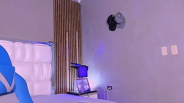 Snapshot of xCharlotte_20 chatting on December 2025 01:53:01 PM xCharlotte 20 online show from December 2025 01:53:01 PM