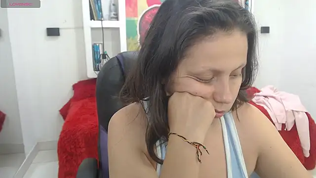 kati momy online show from December 2025 03:33:01 AM