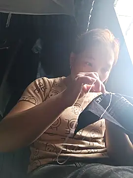 Snapshot of Evelyn-n chatting on December 2025 08:30:02 AM Evelyn-n online show from December 2025 08:30:02 AM