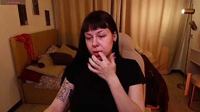 Eliza Bennet online show from February 2026 07:37:01 AM