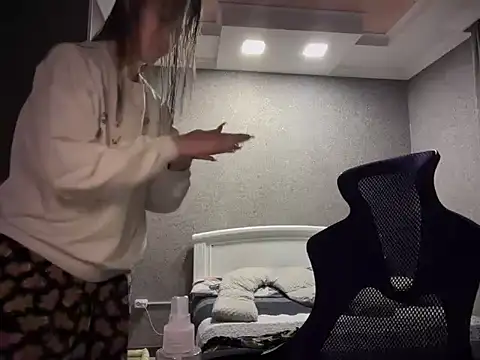 Snapshot of lilXdomii chatting on December 2025 08:24:02 PM lilXdomii online show from December 2025 08:24:02 PM