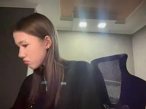 Snapshot of lilXdomii chatting on December 2025 04:01:01 PM lilXdomii online show from December 2025 04:01:01 PM