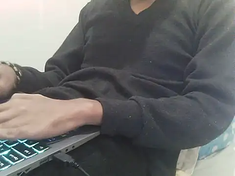 Snapshot of kalalund-up chatting on December 2025 03:32:01 PM kalalund-up online show from December 2025 03:32:01 PM