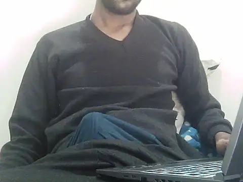 Snapshot of kalalund-up chatting on December 2025 06:48:01 PM kalalund-up online show from December 2025 06:48:01 PM