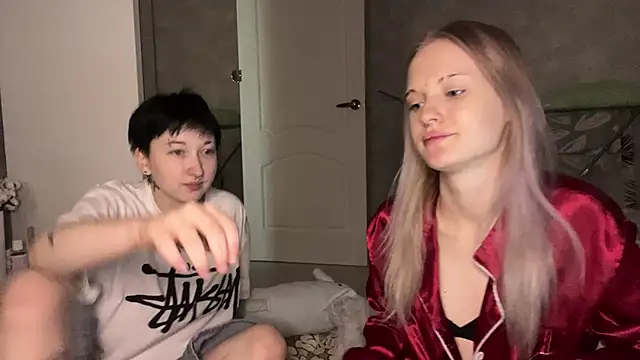 Snapshot of CelenFomes chatting on January 2026 09:00:02 AM CelenFomes online show from January 2026 09:00:02 AM