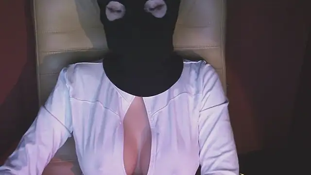 Snapshot of whatawoman chatting on December 2025 07:41:01 PM whatawoman online show from December 2025 07:41:01 PM