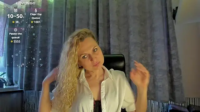 LanaLight x online show from April 2026 05:04:02 PM