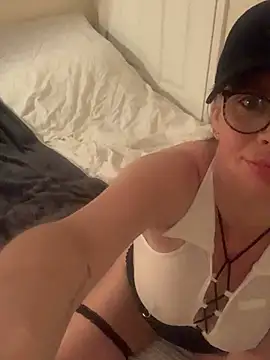 CherryCe online show from April 2026 02:07:01 AM