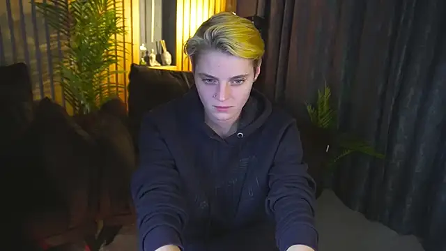 Snapshot of RoxyFlamee chatting on December 2025 01:42:01 PM RoxyFlamee online show from December 2025 01:42:01 PM