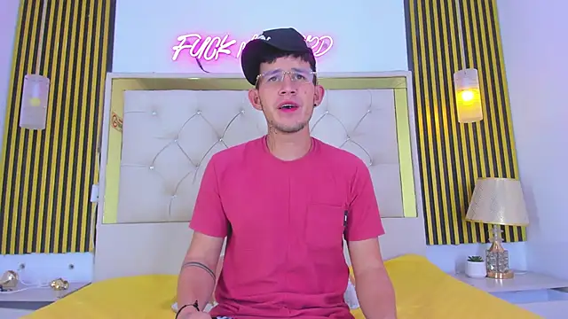 Snapshot of SteelAdonis_ chatting on December 2025 06:07:02 AM SteelAdonis online show from December 2025 06:07:02 AM