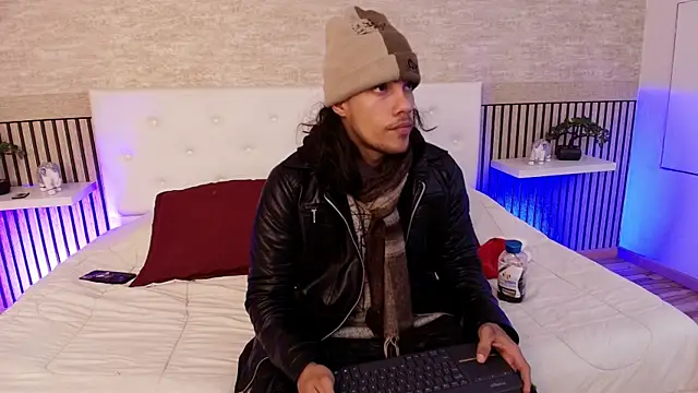 Snapshot of PatrickS25 chatting on December 2025 03:33:01 AM PatrickS25 online show from December 2025 03:33:01 AM