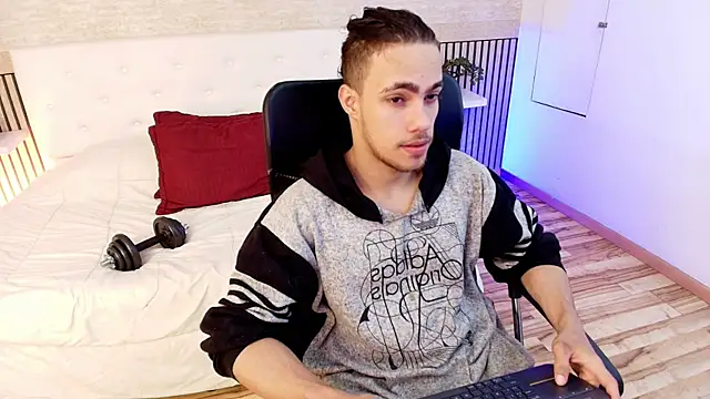 Snapshot of PatrickS25 chatting on December 2025 03:44:02 AM PatrickS25 online show from December 2025 03:44:02 AM