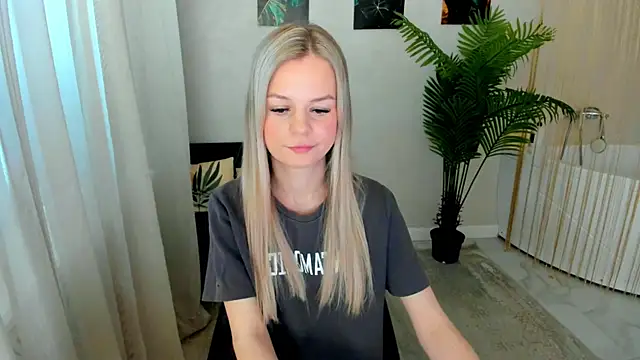 MidnighteAura online show from May 2026 12:32:02 PM