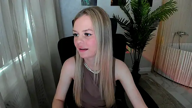 MidnighteAura online show from May 2026 03:47:01 AM