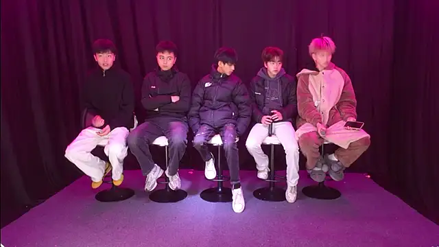 Snapshot of Jiesong-001 chatting on December 2025 10:21:02 AM Jiesong-001 online show from December 2025 10:21:02 AM