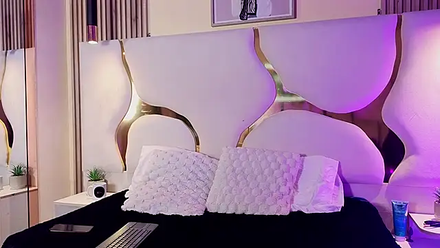 Snapshot of HannyJones chatting on December 2025 12:10:01 PM HannyJones online show from December 2025 12:10:01 PM