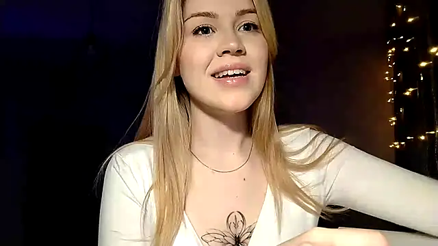 LunaPeony online show from March 2026 06:36:01 PM