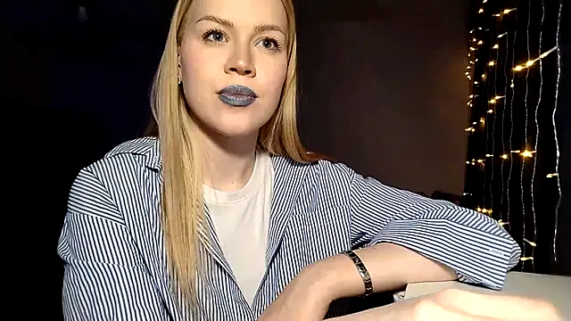 LunaPeony online show from March 2026 10:48:01 PM