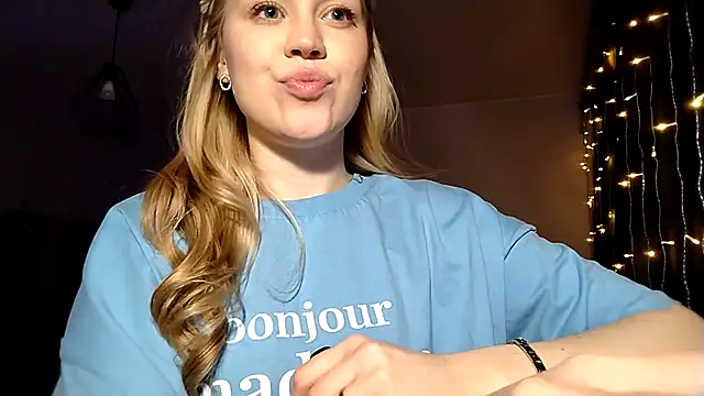 LunaPeony online show from March 2026 09:07:01 PM