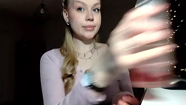 LunaPeony online show from April 2026 06:30:02 PM