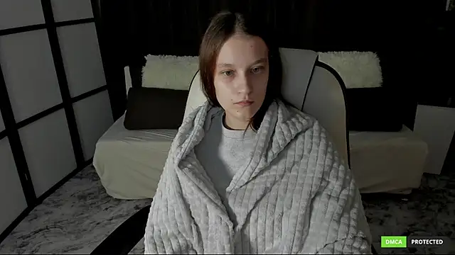 KrisDoeil online show from December 2025 02:06:02 AM