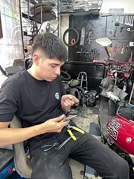 Snapshot of Johan_stick chatting on December 2025 05:30:01 PM Johan stick online show from December 2025 05:30:01 PM