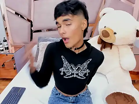 Snapshot of LittleNito chatting on December 2025 08:05:01 PM LittleNito online show from December 2025 08:05:01 PM