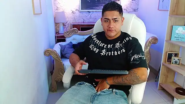 aroon 12 online show from December 2025 11:19:01 AM