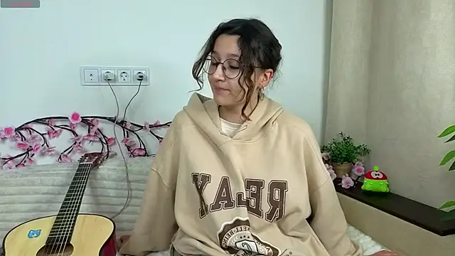 Snapshot of LinBeemon chatting on December 2025 04:24:01 PM LinBeemon online show from December 2025 04:24:01 PM