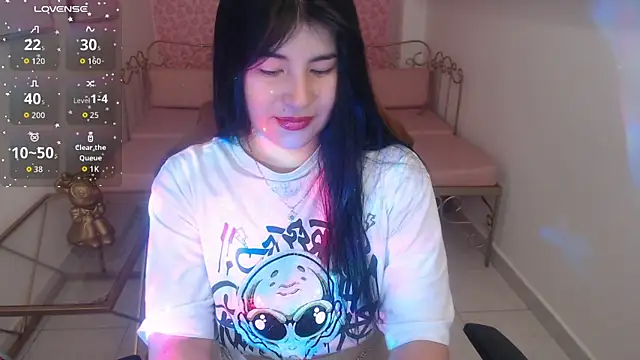 Snapshot of Nina_harpper_ chatting on December 2025 01:20:02 PM Nina harpper online show from December 2025 01:20:02 PM