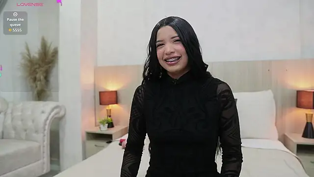 nicol alvarez online show from May 2026 11:37:02 AM