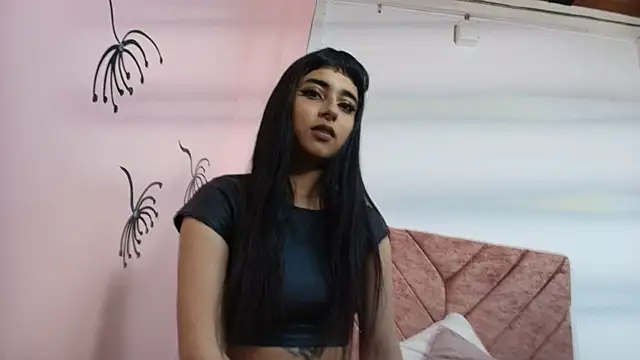 Snapshot of CLEO_ROSS chatting on December 2025 06:25:01 PM CLEO ROSS online show from December 2025 06:25:01 PM