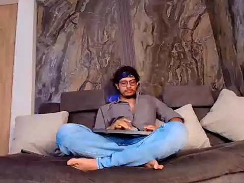 Snapshot of EnzoDarkwood chatting on December 2025 01:42:01 PM EnzoDarkwood online show from December 2025 01:42:01 PM