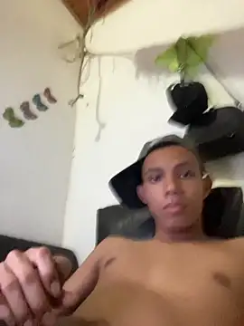 Snapshot of Colombians- chatting on February 2026 07:45:01 PM Colombians- online show from February 2026 07:45:01 PM