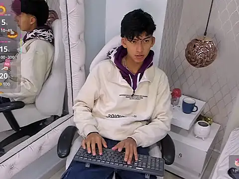 Snapshot of Valentino_Lux chatting on December 2025 11:59:01 AM Valentino Lux online show from December 2025 11:59:01 AM