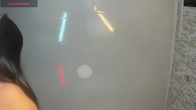 isa bellaax online show from December 2025 12:31:02 PM