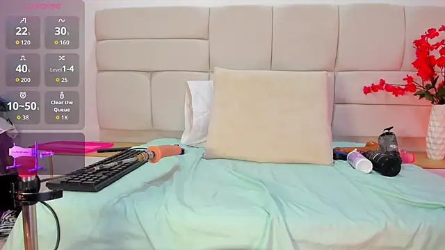 MajoLinares online show from February 2026 07:43:01 PM