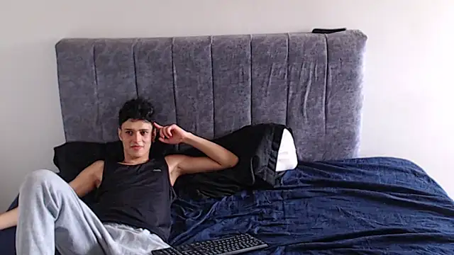 Snapshot of hottie_couplee chatting on May 2026 10:05:02 PM hottie couplee online show from May 2026 10:05:02 PM