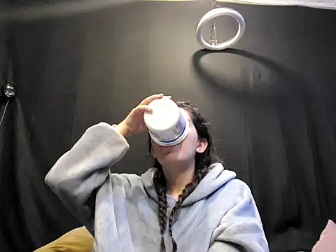 NatyMia online show from December 2025 05:34:01 AM